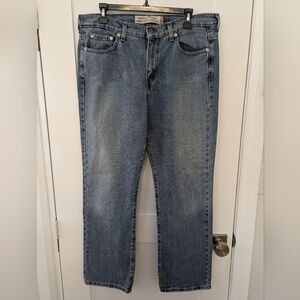 Levi's Women's Nouveau Straight Mid Rise 12s Jeans